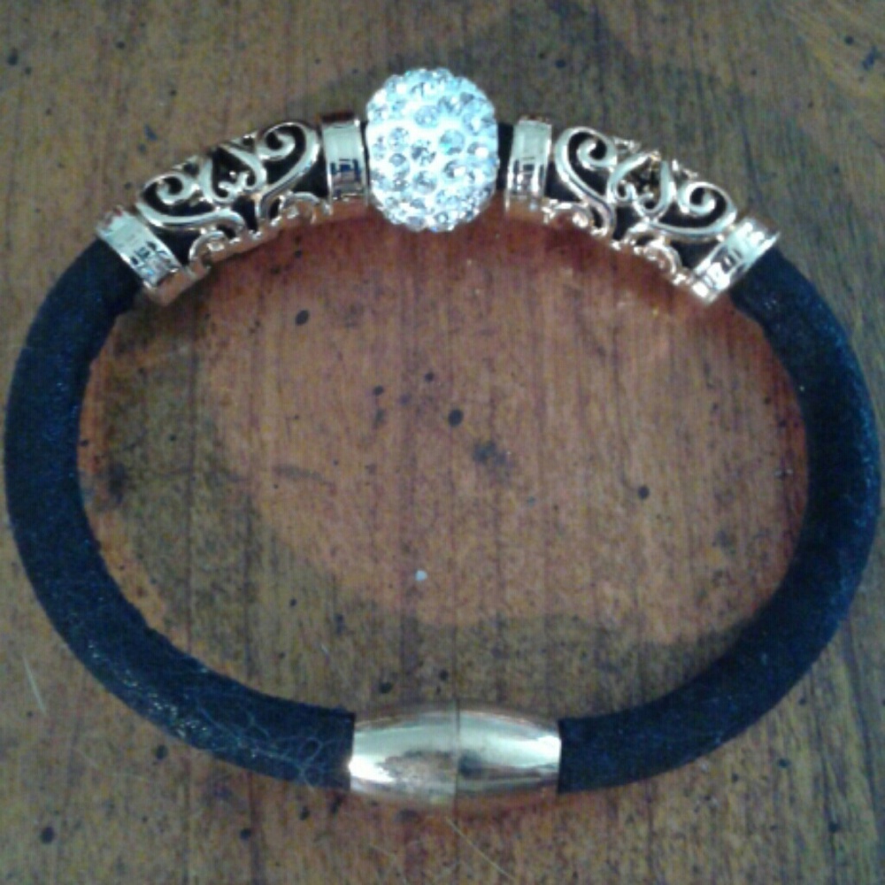 Nwot bracelet with white rhinestones and a velvet black see pictures
